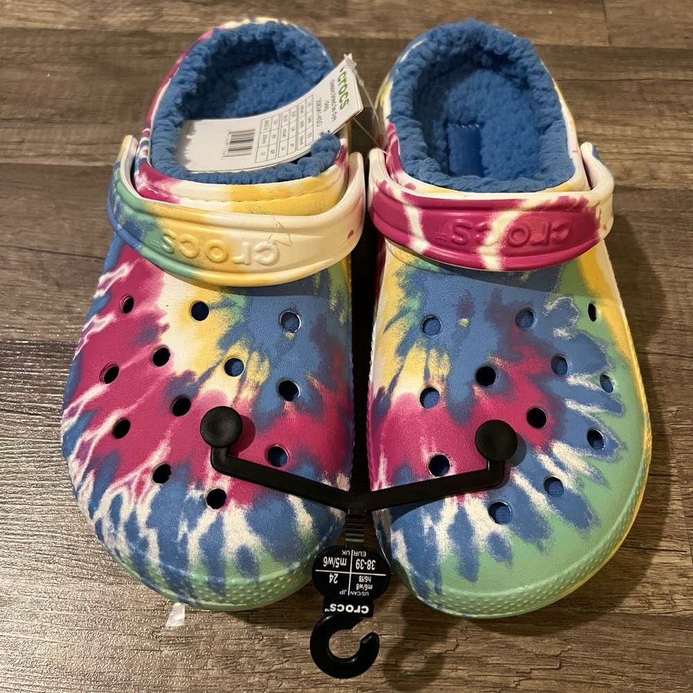 COPY - BRAND NEW! Tie dye fuzzy crocs! M6/W8